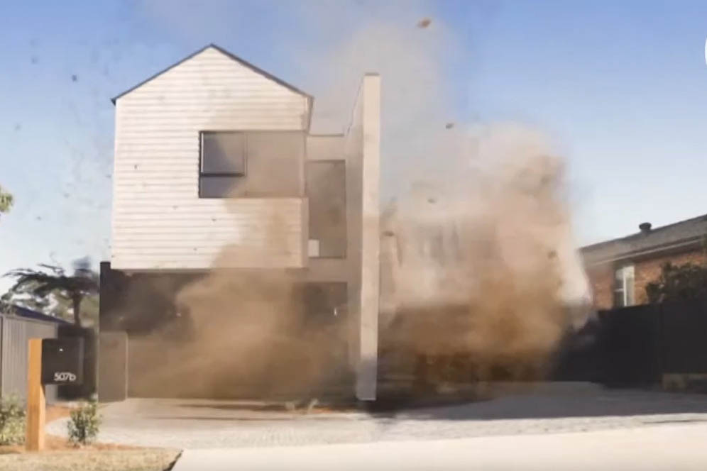 Intro sequence for the renovation series '2 in 12'